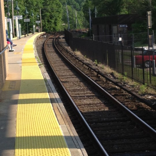 Photos at Metro North Purdy's Train Station 2 tips