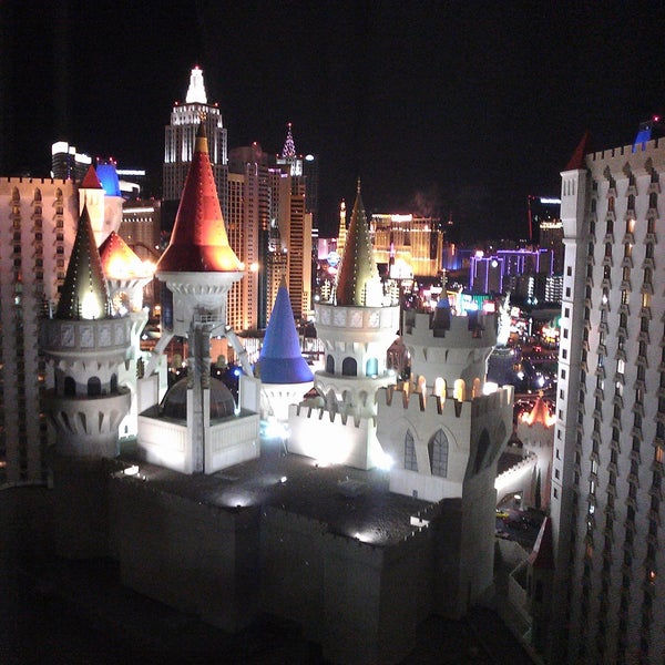 Foto diambil di Excalibur Hotel &amp; Casino oleh Miss S. pada 6/15/2012