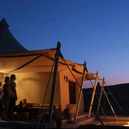 Foto scattata a Desert Nights Camp Al Wasil da Hamad H. il 2/16/2012