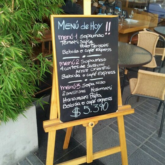 Photo prise au Nigiri Sushi Bar par Andres P. le4/24/2012
