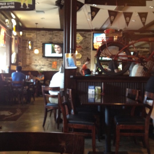 6/4/2012 tarihinde Wine &amp; Food T.ziyaretçi tarafından Lucky Baldwin&#39;s Trappiste Pub &amp; Cafe'de çekilen fotoğraf