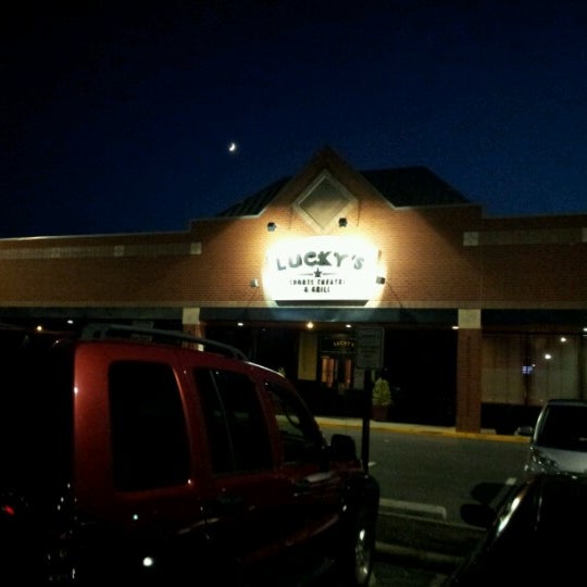 Photo taken at Lucky&#39;s Sports Theatre &amp; Grill by Zayd H. on 6/24/2012