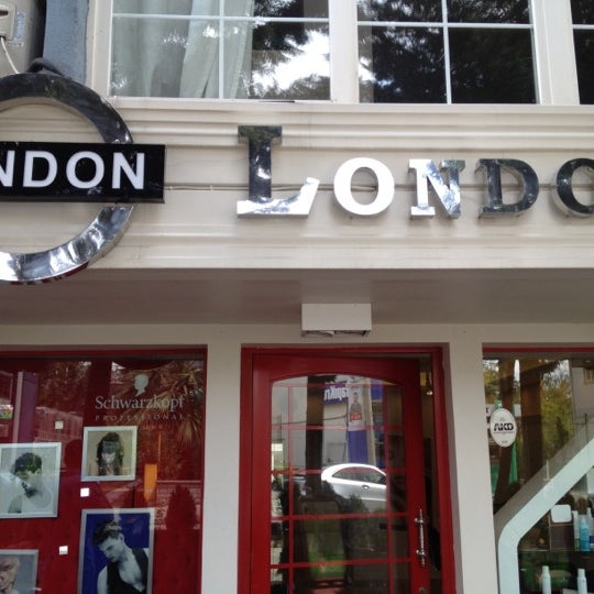 รูปภาพถ่ายที่ London Kuaför โดย Yana S. เมื่อ 8/5/2012