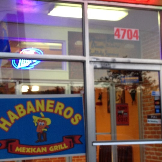Photo prise au Habaneros Mexican Grill par Stephanie H. le6/6/2012