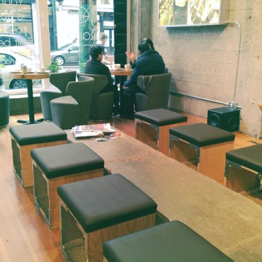 Das Foto wurde bei Milano Coffee von californiablue s. am 2/29/2012 aufgenommen