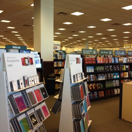 Barnes & Noble Bookstore in Aurora
