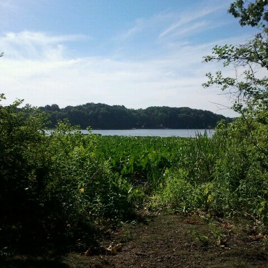 6/14/2012 tarihinde Chloe N.ziyaretçi tarafından Sippo Lake Marina'de çekilen fotoğraf