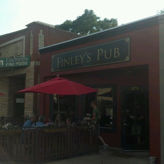 Foto scattata a Finley&#39;s Pub da Nate S. il 8/12/2012
