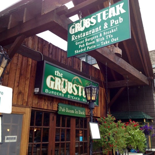 Foto scattata a The Grubsteak Restaurant da MiMi P. il 8/9/2012