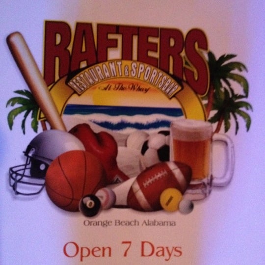 Foto tirada no(a) Rafters Restaurant &amp; Sports Bar por Zach D. em 7/1/2012