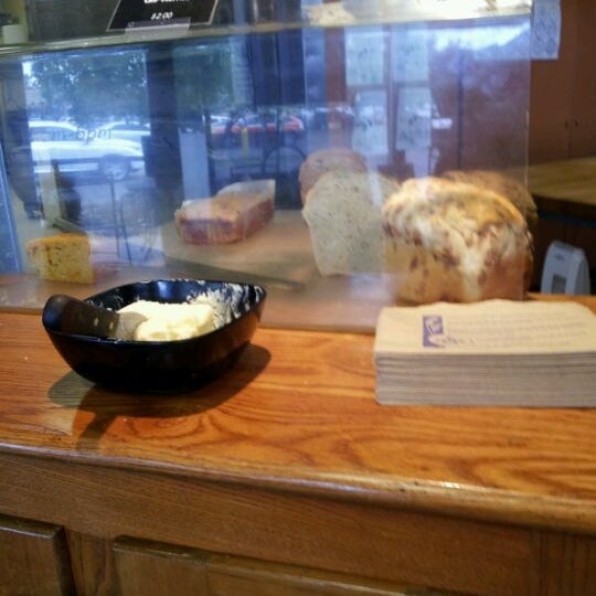 5/1/2012 tarihinde Elle M.ziyaretçi tarafından Great Harvest Bread Co'de çekilen fotoğraf