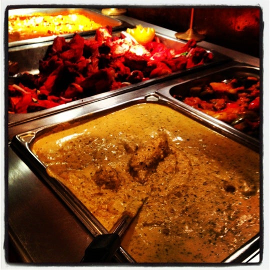 6/12/2012にAaron B.がJaipur Royal Indian Cuisineで撮った写真