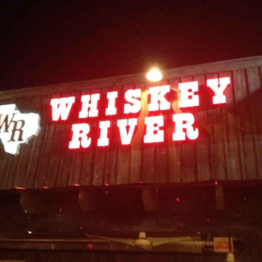 Photo prise au Whiskey River Dancehall &amp; Saloon par Nick J. le3/23/2012
