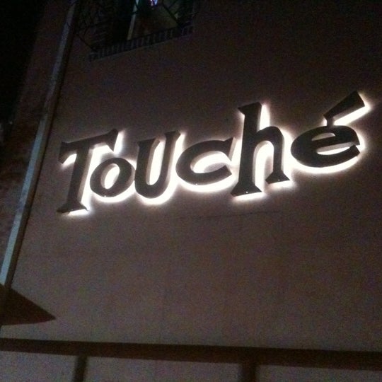 Foto tomada en Touché Restaurant &amp; Bar  por Julie F. el 7/29/2012