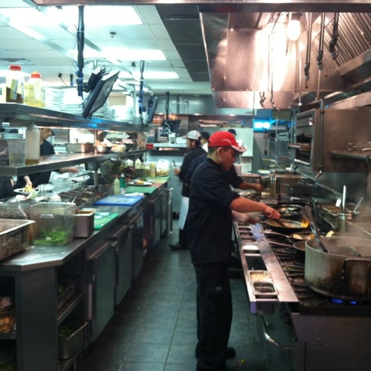 4/20/2012 tarihinde Chef Geoffziyaretçi tarafından Chef Geoff&#39;s'de çekilen fotoğraf