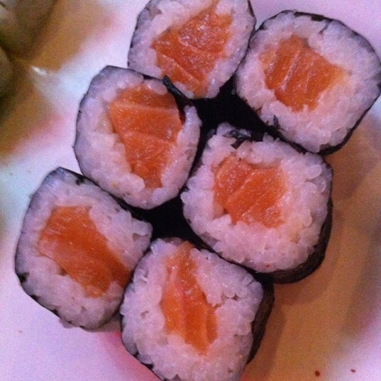Foto diambil di Ask de Chef - Fusion | Sushi | Lounge oleh Maurice J. pada 8/17/2012