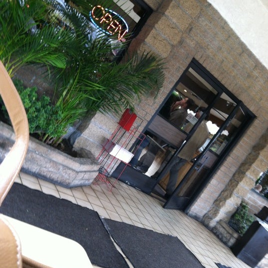 5/25/2012 tarihinde Cyn F.ziyaretçi tarafından Tops Burger'de çekilen fotoğraf