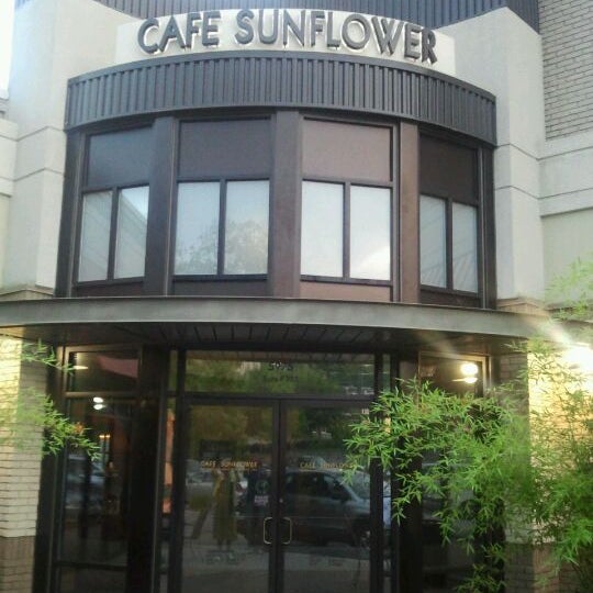 Foto tomada en Cafe Sunflower Sandy Springs  por Jacques B. el 5/8/2012