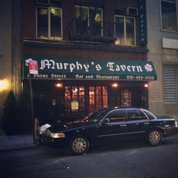 รูปภาพถ่ายที่ Murphy&#39;s Tavern โดย Josh C. เมื่อ 4/2/2012