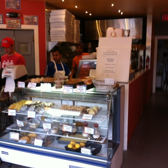 7/26/2012 tarihinde Luisa S.ziyaretçi tarafından PARK Falafel &amp; Pizza'de çekilen fotoğraf