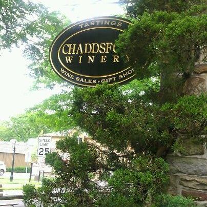 Photo taken at Chaddsford&#39;s Bottle Shop &amp; Tasting Room at Penn&#39;s Purchase by Andrei S. on 5/30/2012