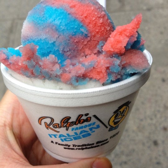 6/18/2012にZoranaがRalph&#39;s Famous Italian Icesで撮った写真