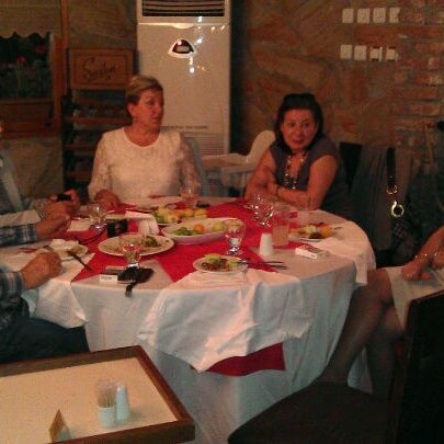 Foto tomada en Güverte Balık Restaurant  por HAYRETTIN E. el 5/19/2012