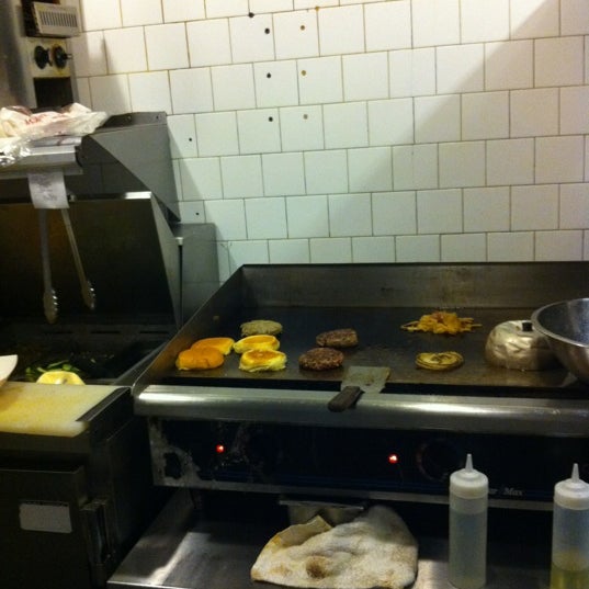 5/11/2012 tarihinde LT 1.ziyaretçi tarafından Mikey&#39;s Burger'de çekilen fotoğraf