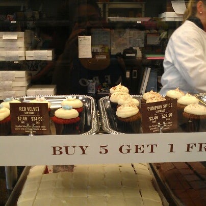 8/17/2012 tarihinde Erika M.ziyaretçi tarafından Dewey&#39;s Bakery'de çekilen fotoğraf