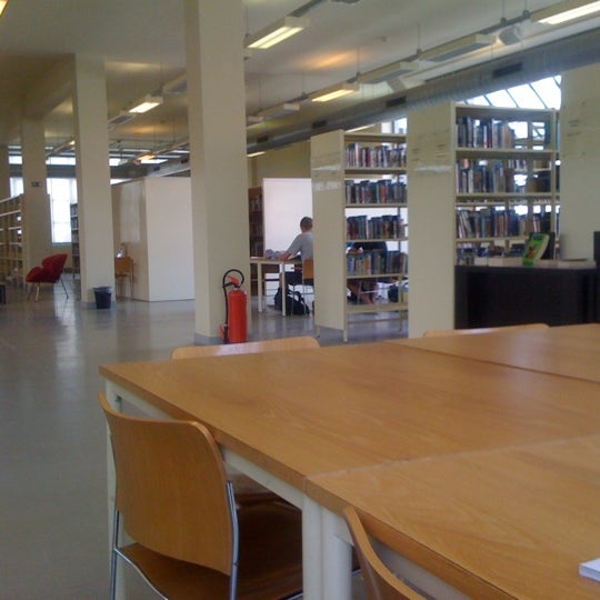 Photo taken at Bibliotheek Tweebronnen by Dave L. on 8/17/2012