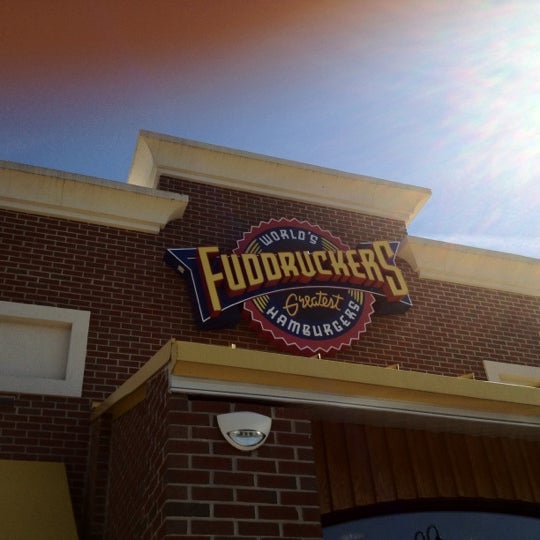 Photo taken at Fuddruckers by Cristian L. on 3/7/2012