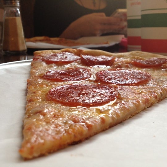 8/18/2012 tarihinde Nicholas B.ziyaretçi tarafından Vinny&#39;s NY Pizza'de çekilen fotoğraf