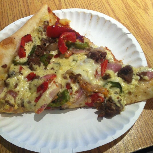 Foto diambil di Big G&#39;s Pizza oleh Sam M. pada 9/1/2012