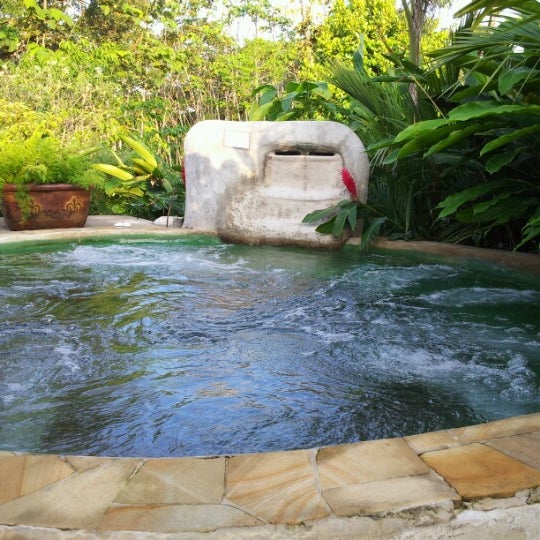 Foto tirada no(a) Paradise Hot Springs Resort por Mauricio J. em 6/19/2012
