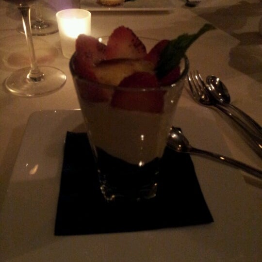 Creme brulee with fresh strawberries I'm tip and blueberries below