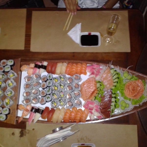 Foto diambil di Sushi Yama oleh Felipe L. pada 2/5/2012