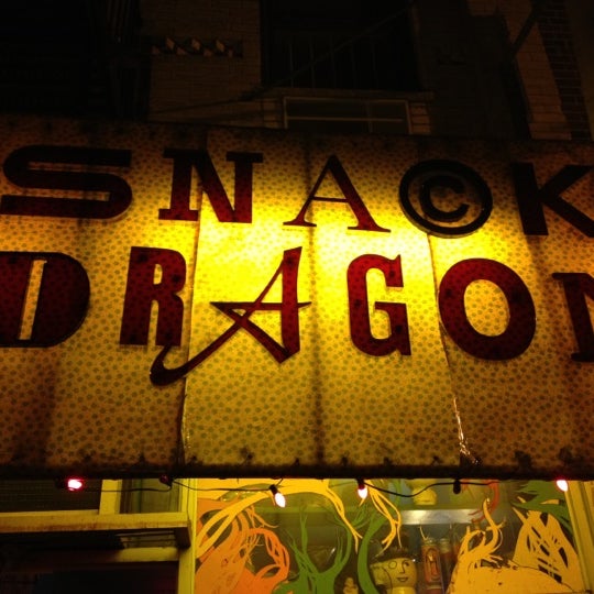 Das Foto wurde bei Snack Dragon von Brad G. am 3/20/2012 aufgenommen
