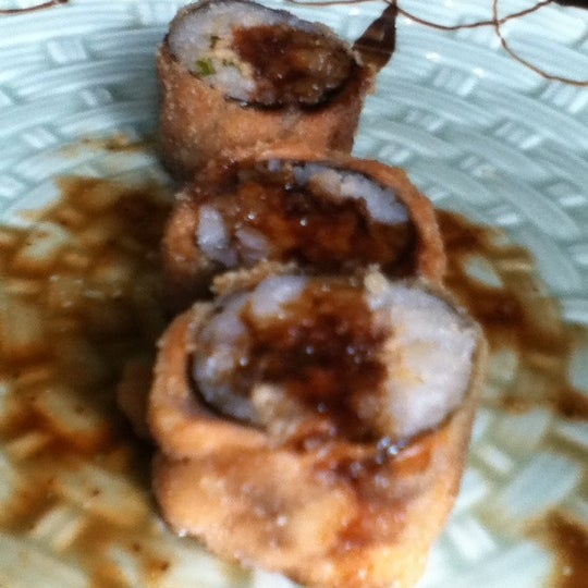 Foto diambil di Zensei Sushi oleh Rennan F. pada 6/1/2012