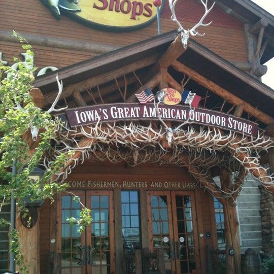 Bass Pro Shops Sporting Goods Shop in Altoona