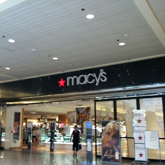 Macy's (Now Closed) Outlet Store in Salem