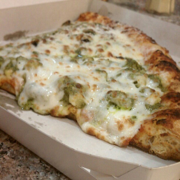 Foto tirada no(a) Seniore&#39;s Pizza por Maira M. em 9/12/2012