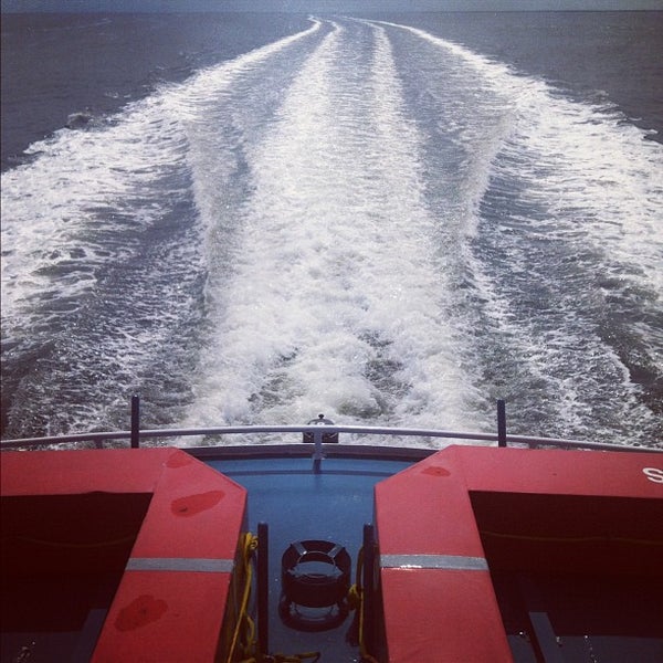 5/27/2012 tarihinde Vladie F.ziyaretçi tarafından Fire Island Ferries - Main Terminal'de çekilen fotoğraf