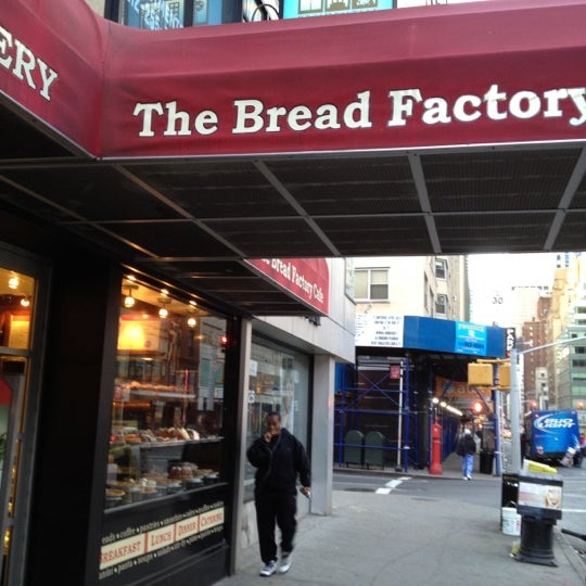 Foto tirada no(a) The Bread Factory Cafe por Nancy W. em 4/14/2012