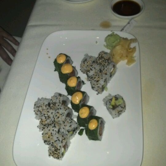 Foto tirada no(a) Uptown Sushi por Avigdor - Realtor M. em 4/25/2012