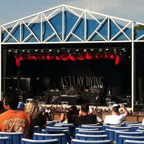 Foto scattata a Azura Amphitheater da Anthony C. il 7/17/2012