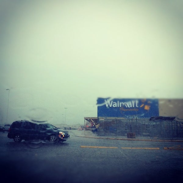 8/27/2012에 Mike님이 Walmart Supercentre에서 찍은 사진