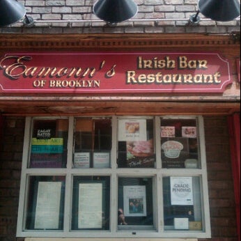 Foto tomada en Eamonn&#39;s Irish Bar &amp; Restaurant  por Tom C. el 5/8/2012
