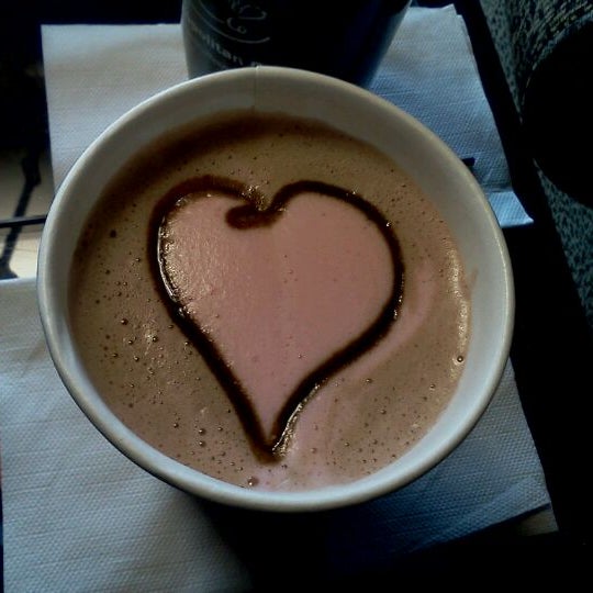 2/14/2012 tarihinde Dennis C.ziyaretçi tarafından Metropolitan Coffee'de çekilen fotoğraf
