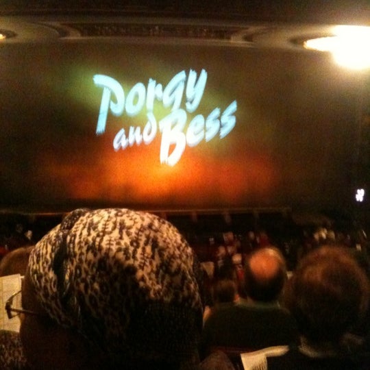 รูปภาพถ่ายที่ Porgy &amp; Bess on Broadway โดย Erlie P. เมื่อ 2/26/2012