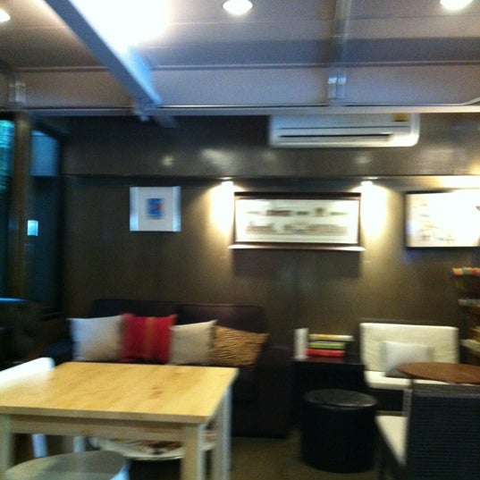 Foto diambil di DOZE café oleh Aunnop M. pada 6/18/2012